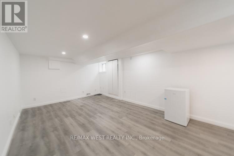 Lower - 975 Broadview Avenue, Toronto, Ontario  M4K 2R9 - Photo 3 - E13426856