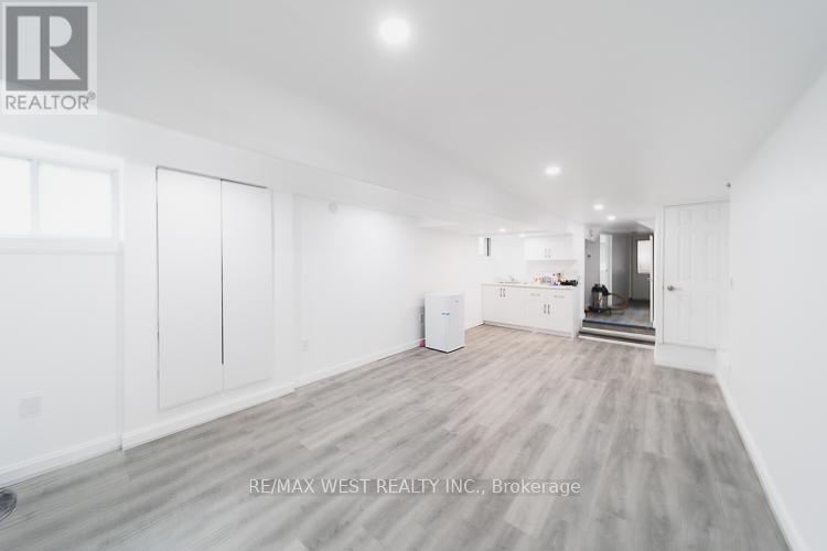 Lower - 975 Broadview Avenue, Toronto, Ontario  M4K 2R9 - Photo 4 - E13426856
