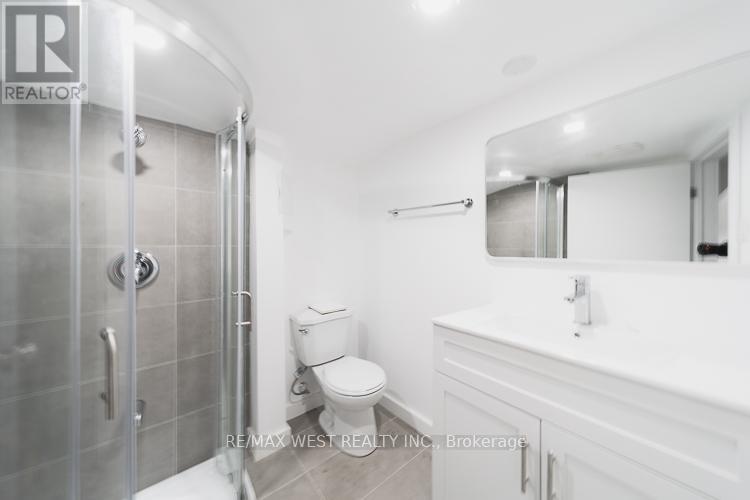 Lower - 975 Broadview Avenue, Toronto, Ontario  M4K 2R9 - Photo 5 - E13426856