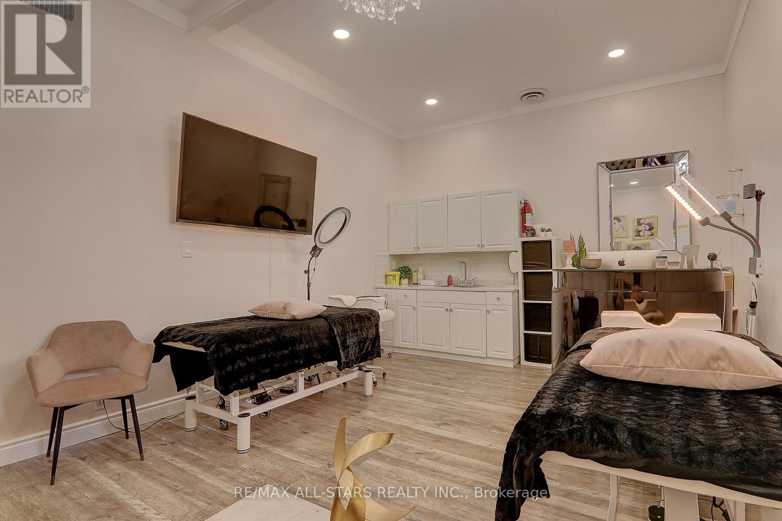 101 - 715 Queen Street E, Toronto, Ontario  M4M 1H1 - Photo 4 - E13426894