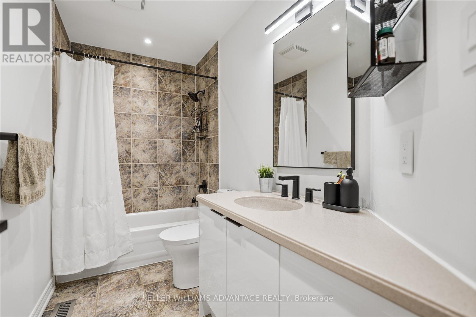 Main - 40 Sarah Ashbridge Avenue, Toronto, Ontario  M4L 3Y9 - Photo 14 - E13426934
