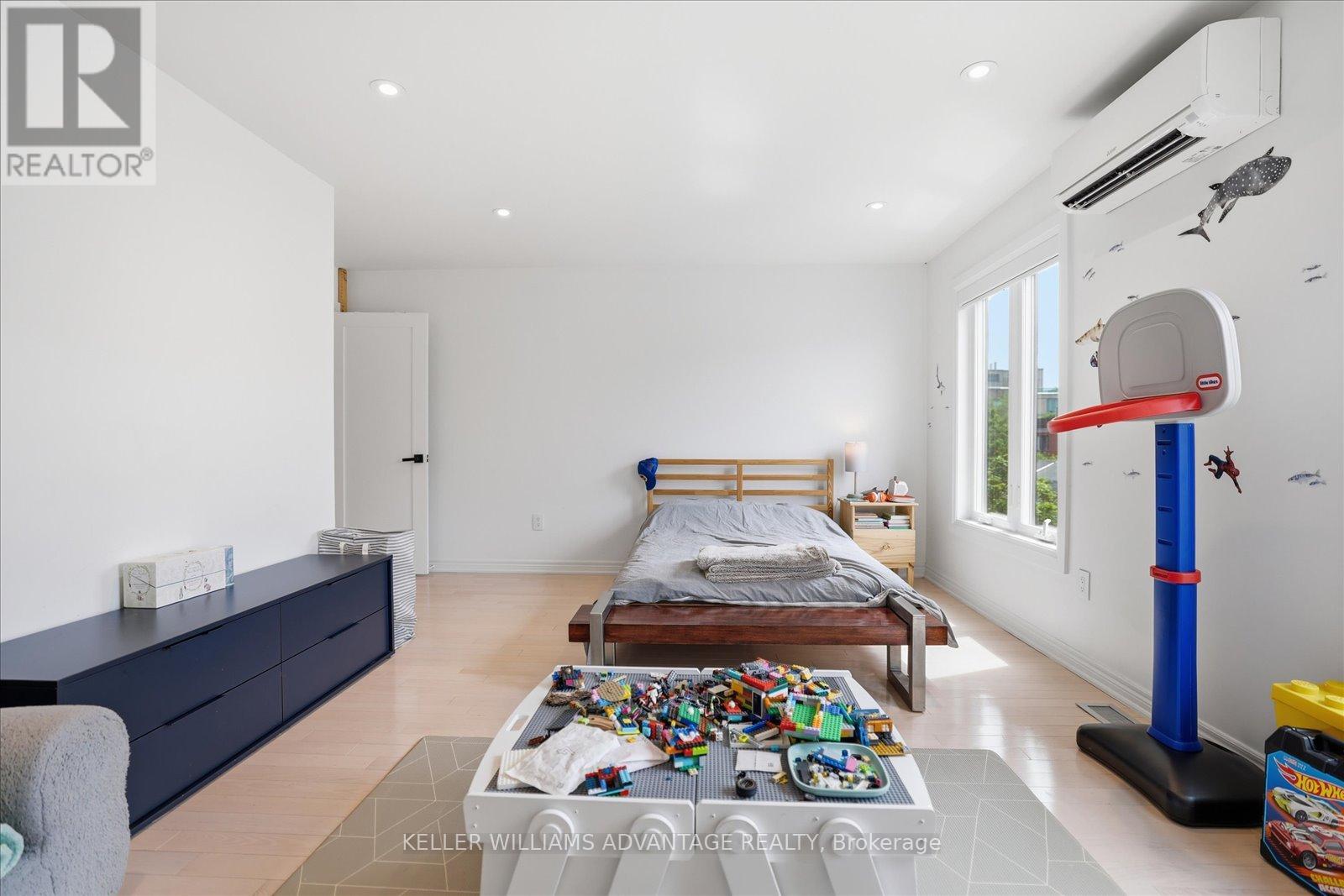 Main - 40 Sarah Ashbridge Avenue, Toronto, Ontario  M4L 3Y9 - Photo 19 - E13426934