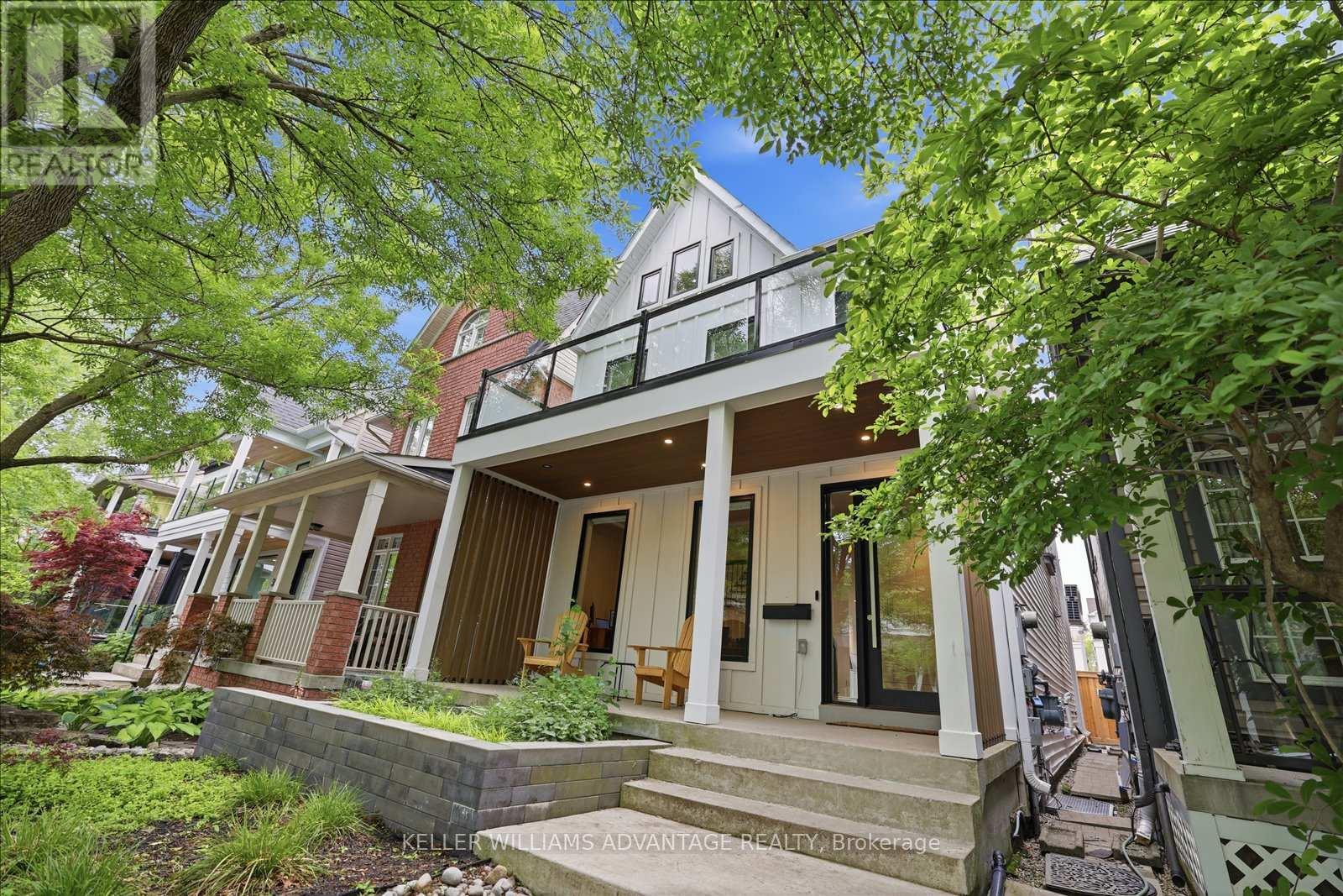 Main - 40 Sarah Ashbridge Avenue, Toronto, Ontario  M4L 3Y9 - Photo 2 - E13426934