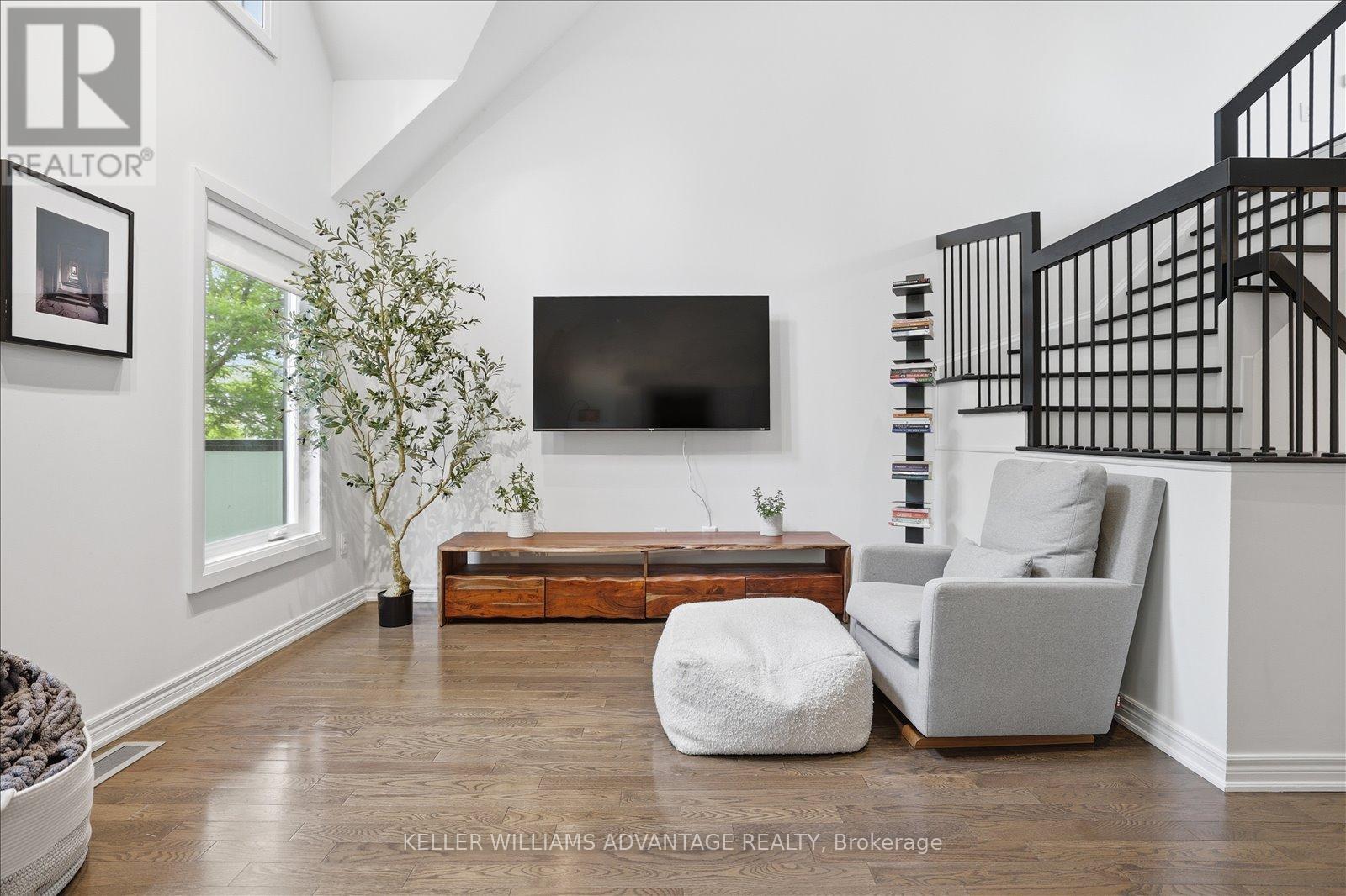 Main - 40 Sarah Ashbridge Avenue, Toronto, Ontario  M4L 3Y9 - Photo 26 - E13426934
