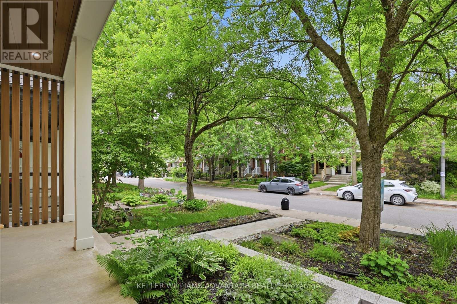 Main - 40 Sarah Ashbridge Avenue, Toronto, Ontario  M4L 3Y9 - Photo 3 - E13426934