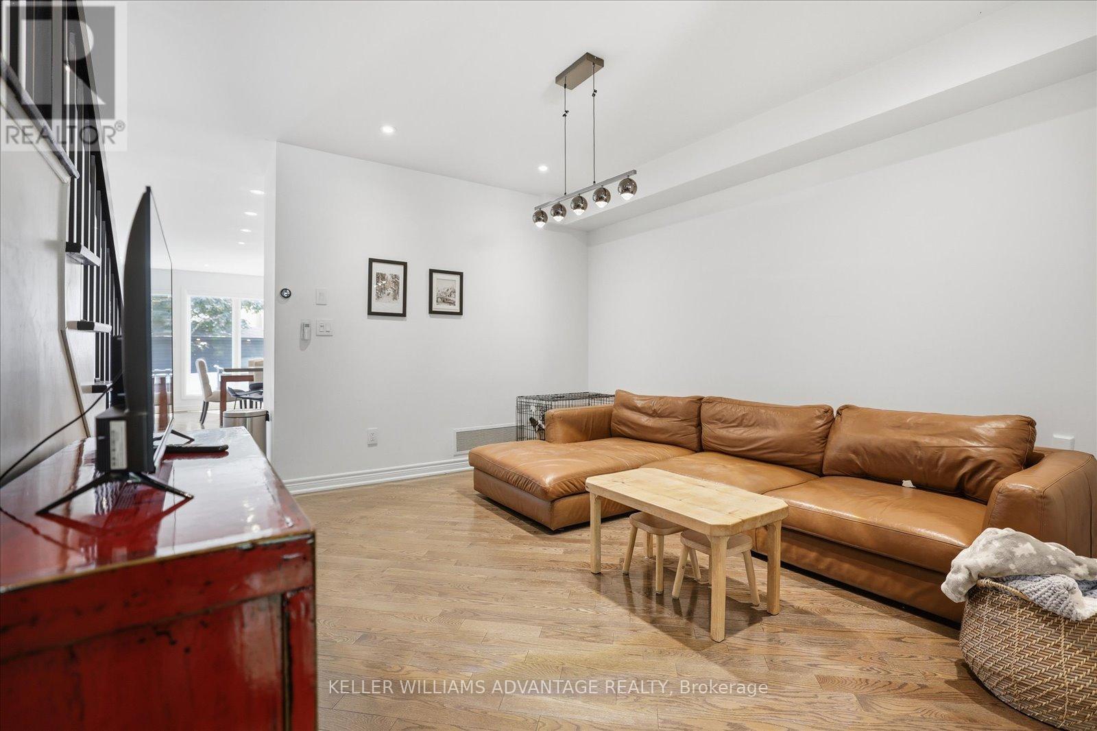 Main - 40 Sarah Ashbridge Avenue, Toronto, Ontario  M4L 3Y9 - Photo 7 - E13426934