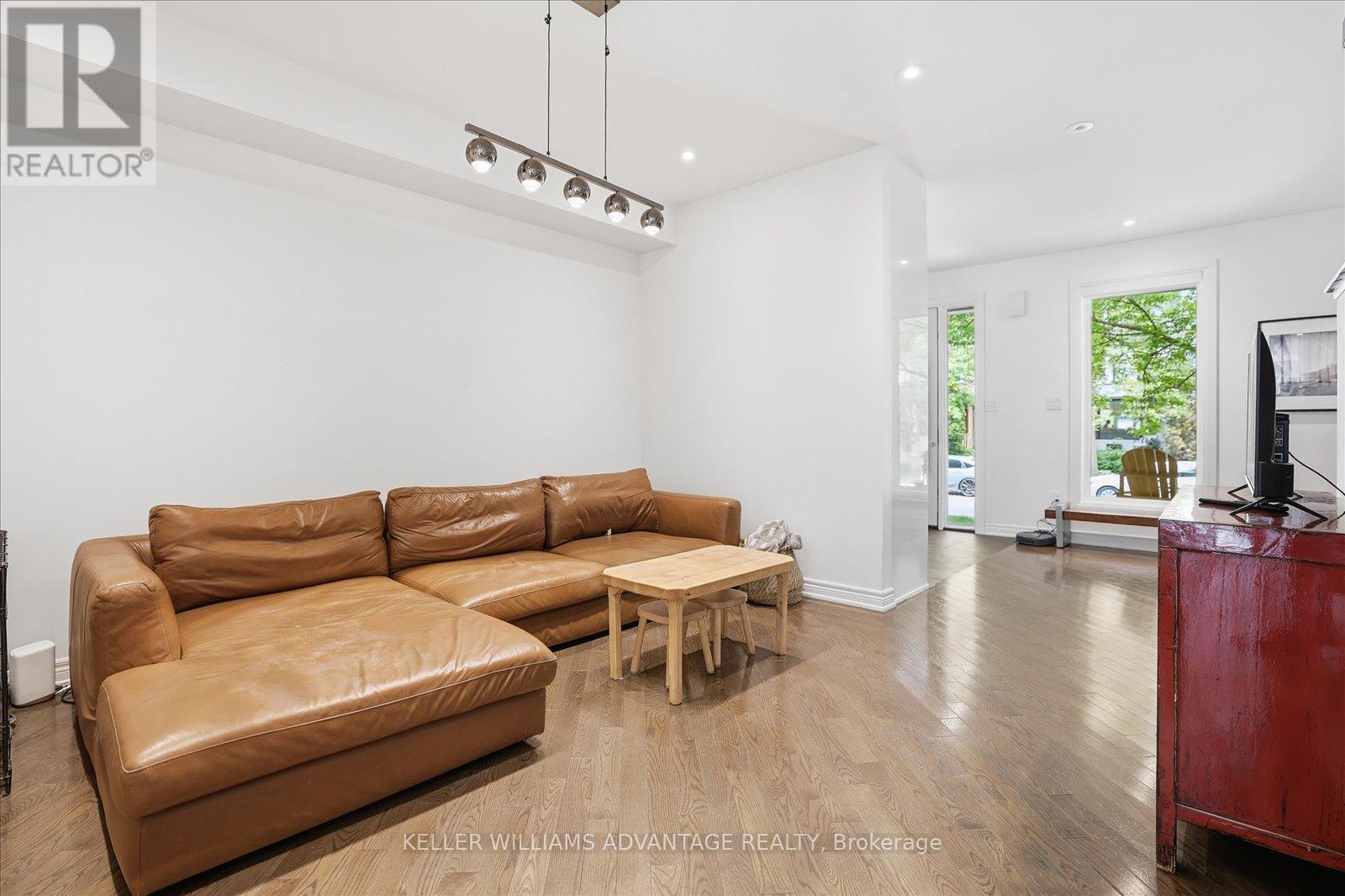 Main - 40 Sarah Ashbridge Avenue, Toronto, Ontario  M4L 3Y9 - Photo 8 - E13426934
