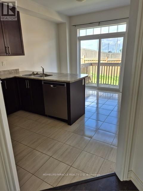 80 Truro Circle, Brampton, Ontario  L7A 4E5 - Photo 5 - W13426252