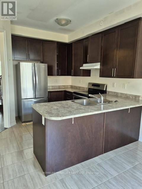 80 Truro Circle, Brampton, Ontario  L7A 4E5 - Photo 3 - W13426252