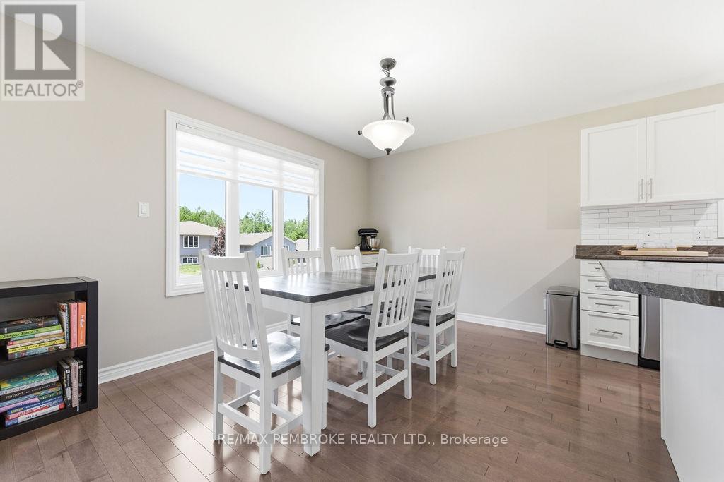 74 Oak Avenue, Petawawa, Ontario  K8H 0B5 - Photo 10 - X13427230