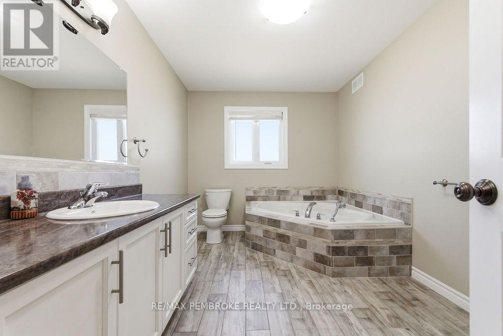 74 Oak Avenue, Petawawa, Ontario  K8H 0B5 - Photo 17 - X13427230