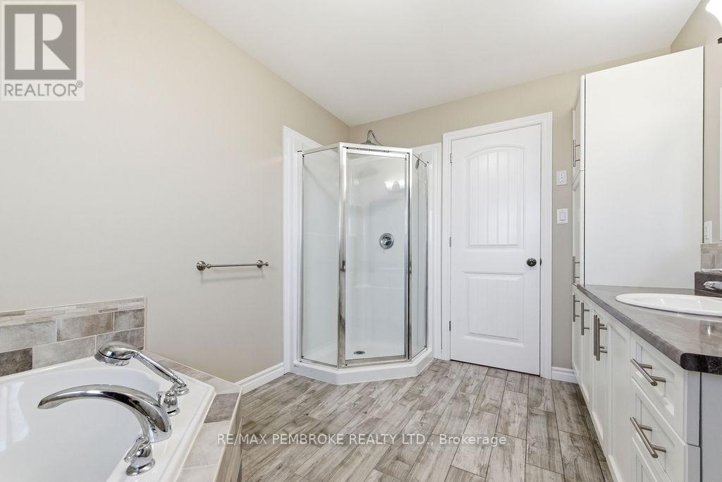 74 Oak Avenue, Petawawa, Ontario  K8H 0B5 - Photo 18 - X13427230