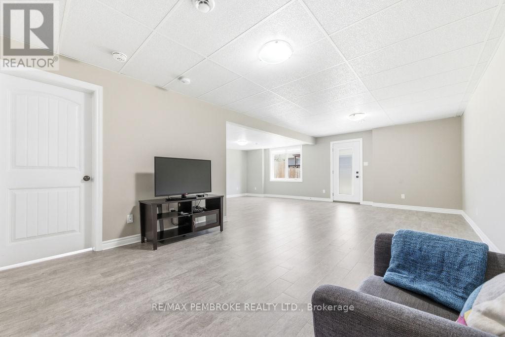 74 Oak Avenue, Petawawa, Ontario  K8H 0B5 - Photo 26 - X13427230