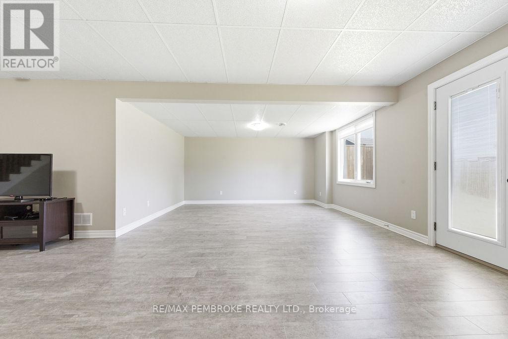 74 Oak Avenue, Petawawa, Ontario  K8H 0B5 - Photo 27 - X13427230