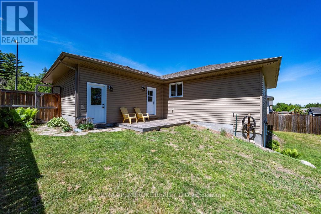 74 Oak Avenue, Petawawa, Ontario  K8H 0B5 - Photo 29 - X13427230