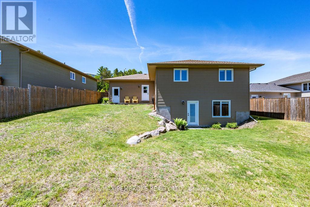 74 Oak Avenue, Petawawa, Ontario  K8H 0B5 - Photo 31 - X13427230