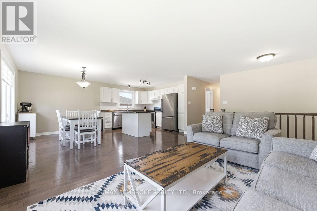 74 Oak Avenue, Petawawa, Ontario  K8H 0B5 - Photo 5 - X13427230