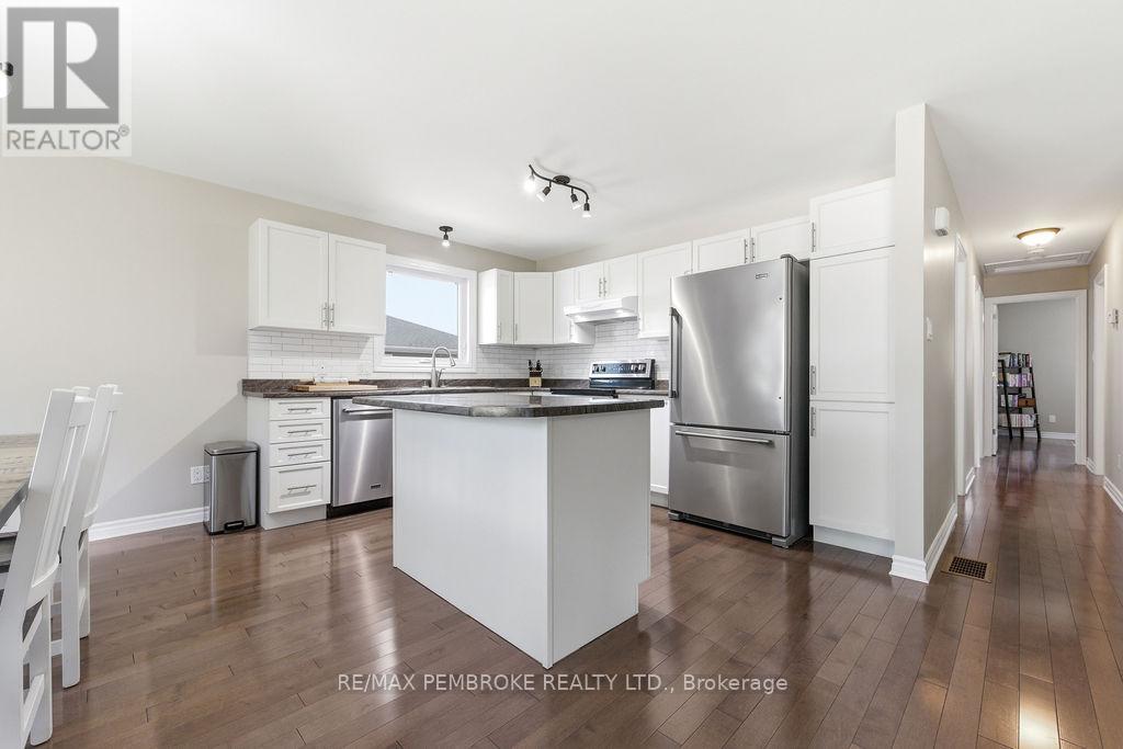 74 Oak Avenue, Petawawa, Ontario  K8H 0B5 - Photo 6 - X13427230