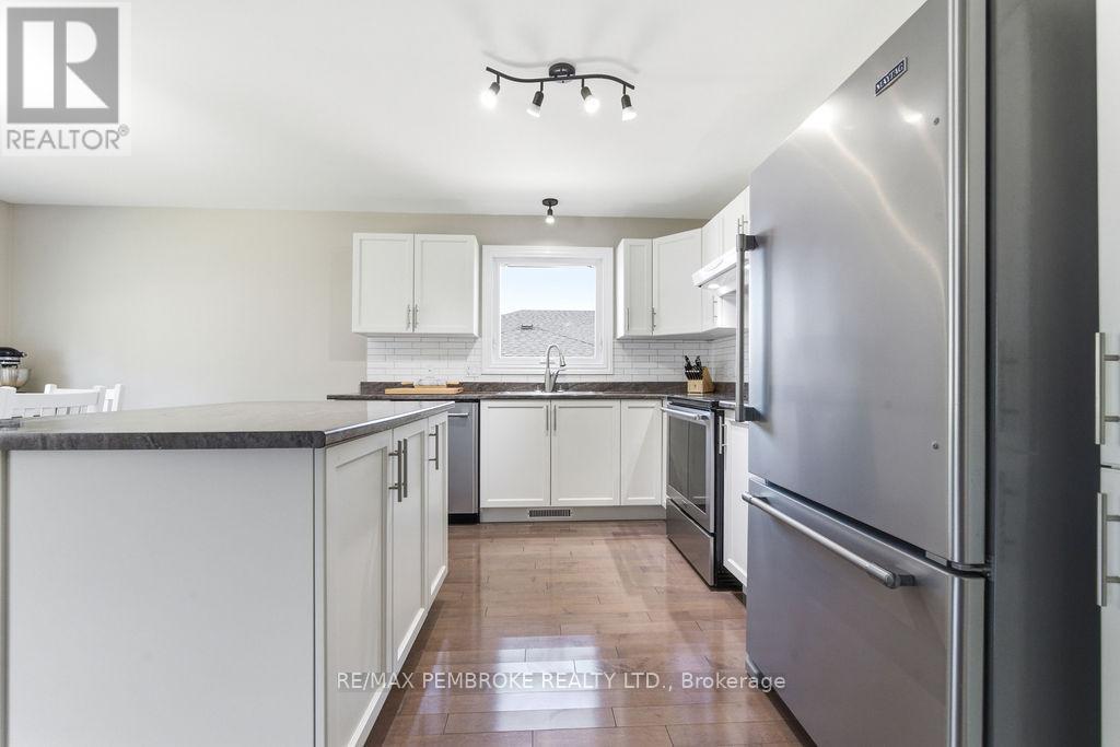 74 Oak Avenue, Petawawa, Ontario  K8H 0B5 - Photo 7 - X13427230