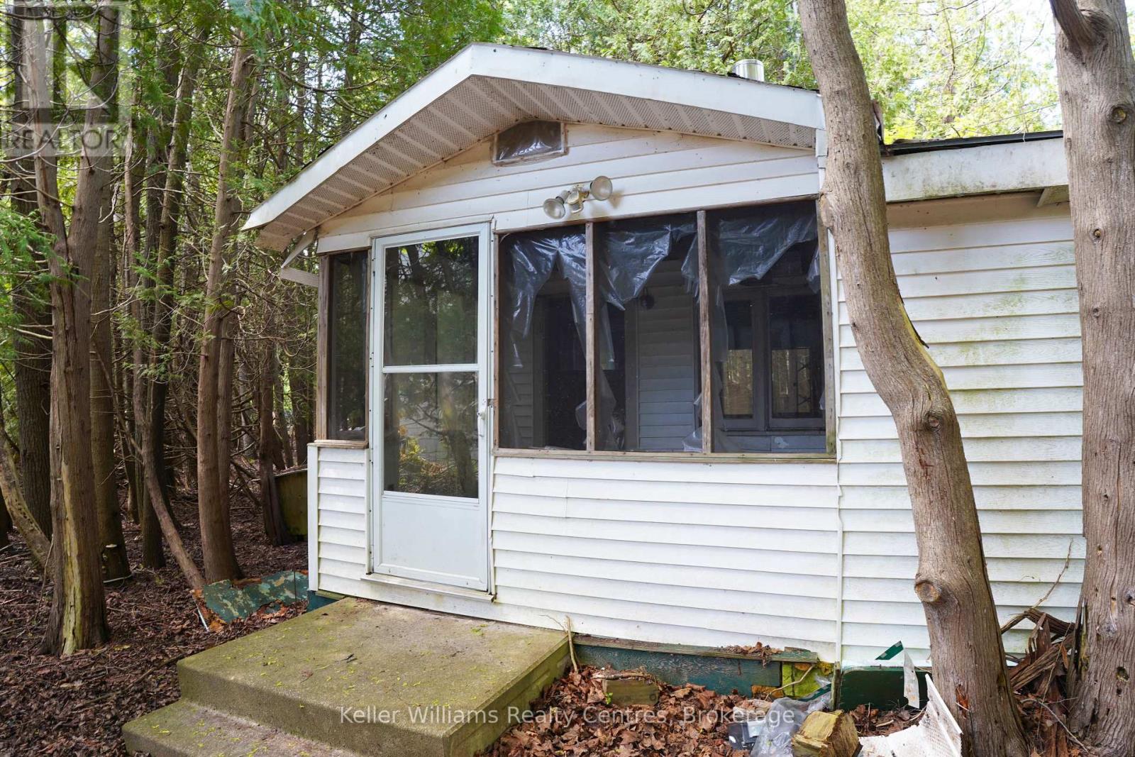 12 Isabella Street, South Bruce Peninsula, Ontario  N0H 2T0 - Photo 3 - X13427002