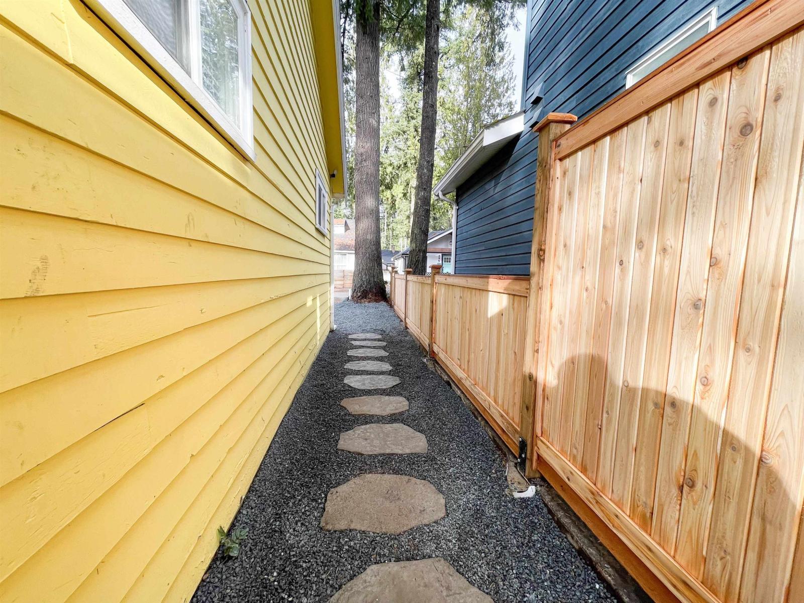 298 Hemlock Street, Cultus Lake North, Cultus Lake, British Columbia  V2R 4Y7 - Photo 3 - R3134537