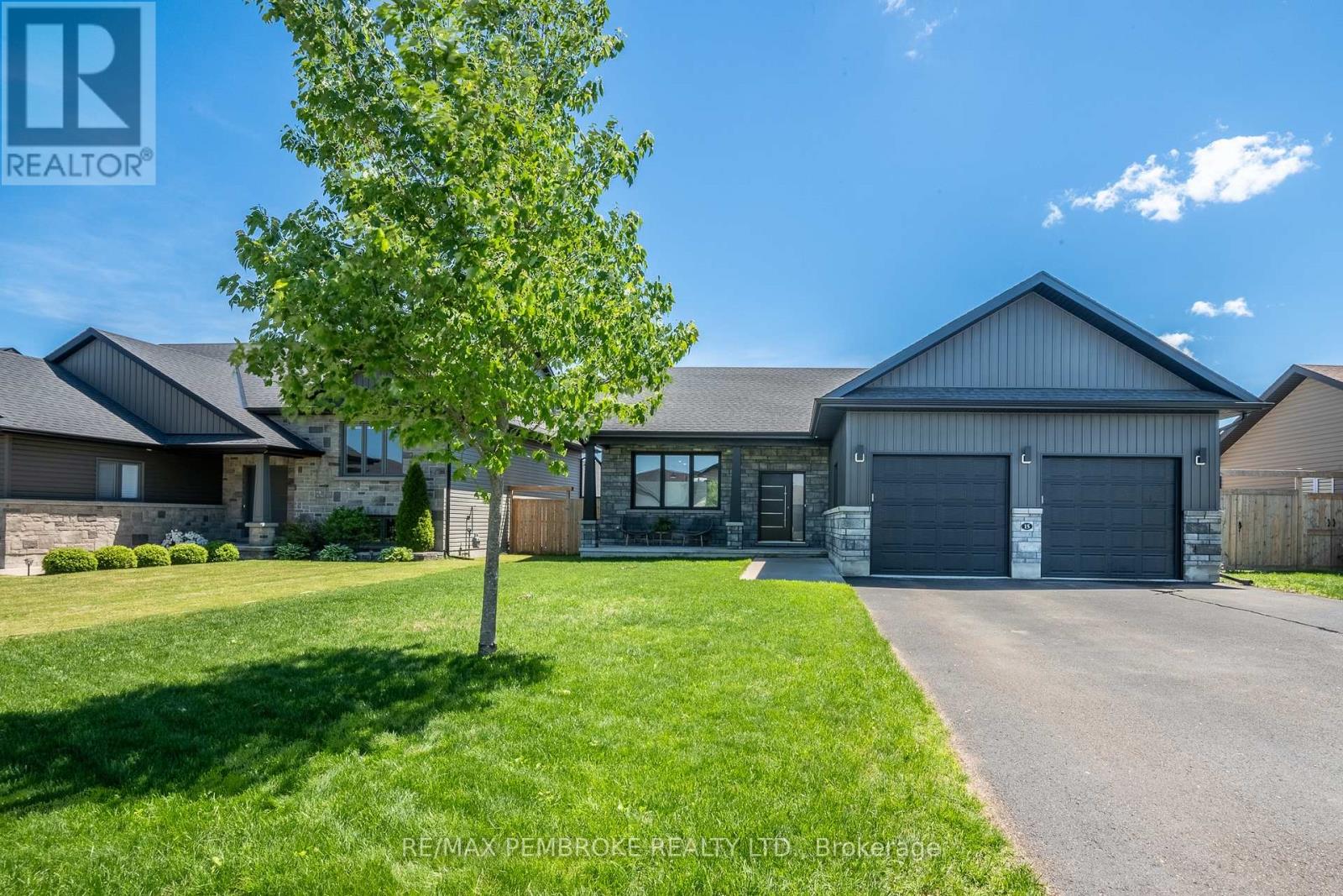 15 DREW STREET, Petawawa, Ontario