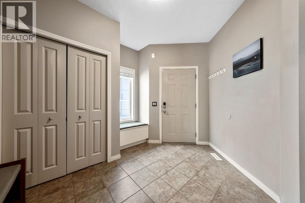 106 West Pointe Court, Cochrane, Alberta  T4C 0B9 - Photo 4 - A2317437