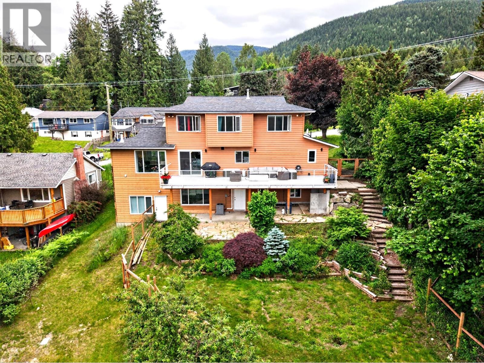 604 Innes Street W, Nelson, British Columbia  V1L 3J3 - Photo 3 - 10390315