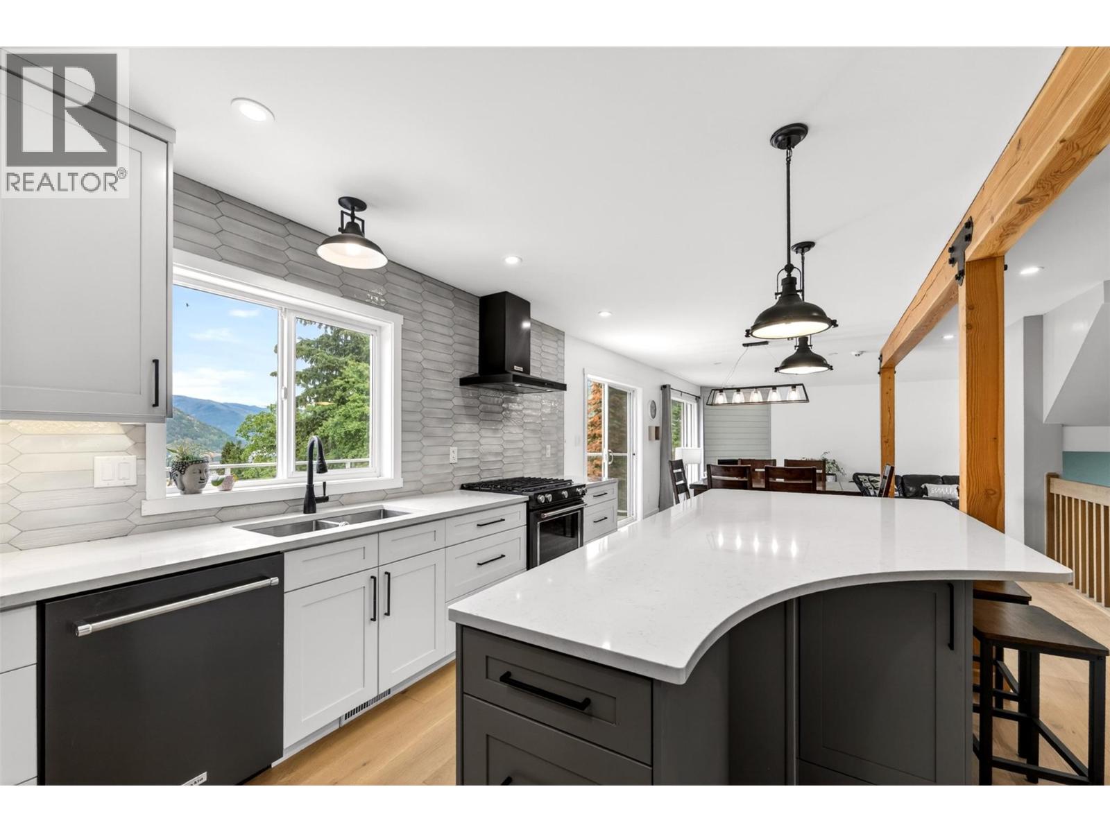 604 Innes Street W, Nelson, British Columbia  V1L 3J3 - Photo 8 - 10390315
