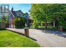 10 HIGHCLIFF CRESCENT, Toronto, Ontario