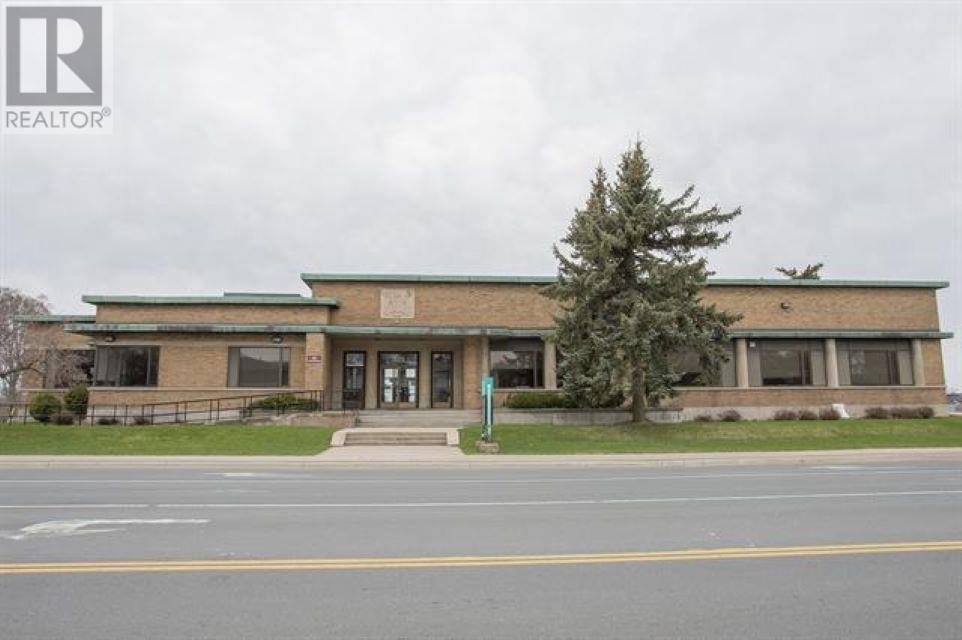 875 Queen St, Sault Ste. Marie, Ontario  P6A 3G4 - Photo 1 - SM251574