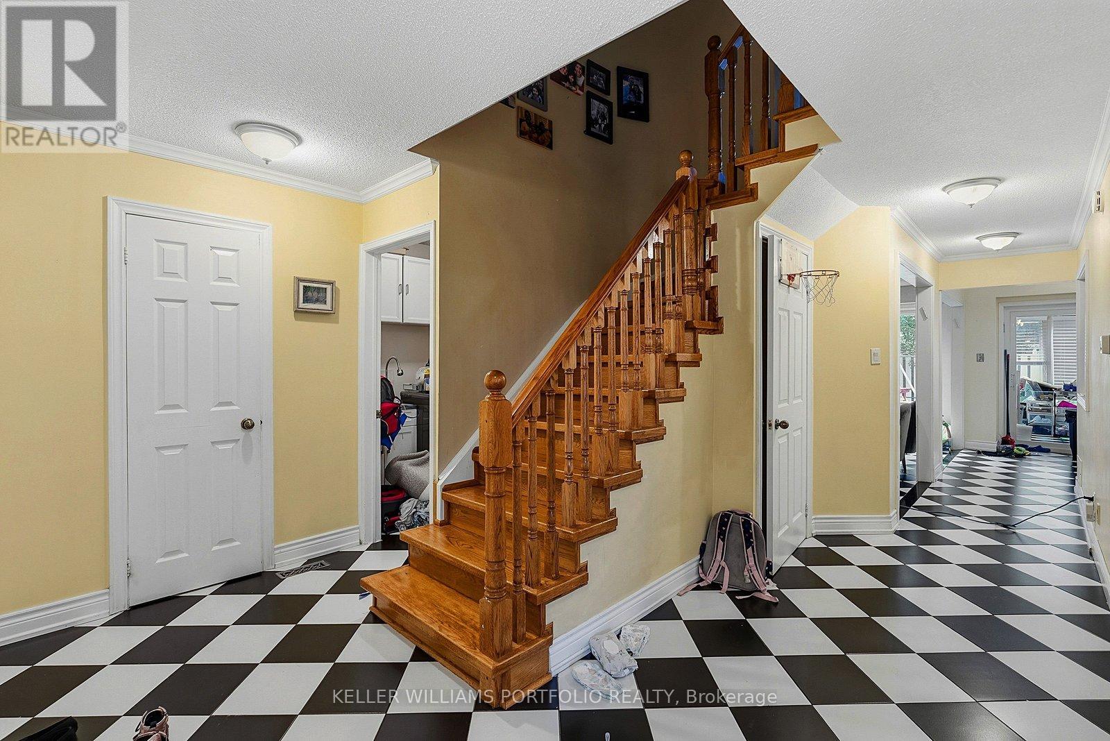 73 Jessica Gardens, Vaughan, Ontario  L4J 3G1 - Photo 4 - N13427234