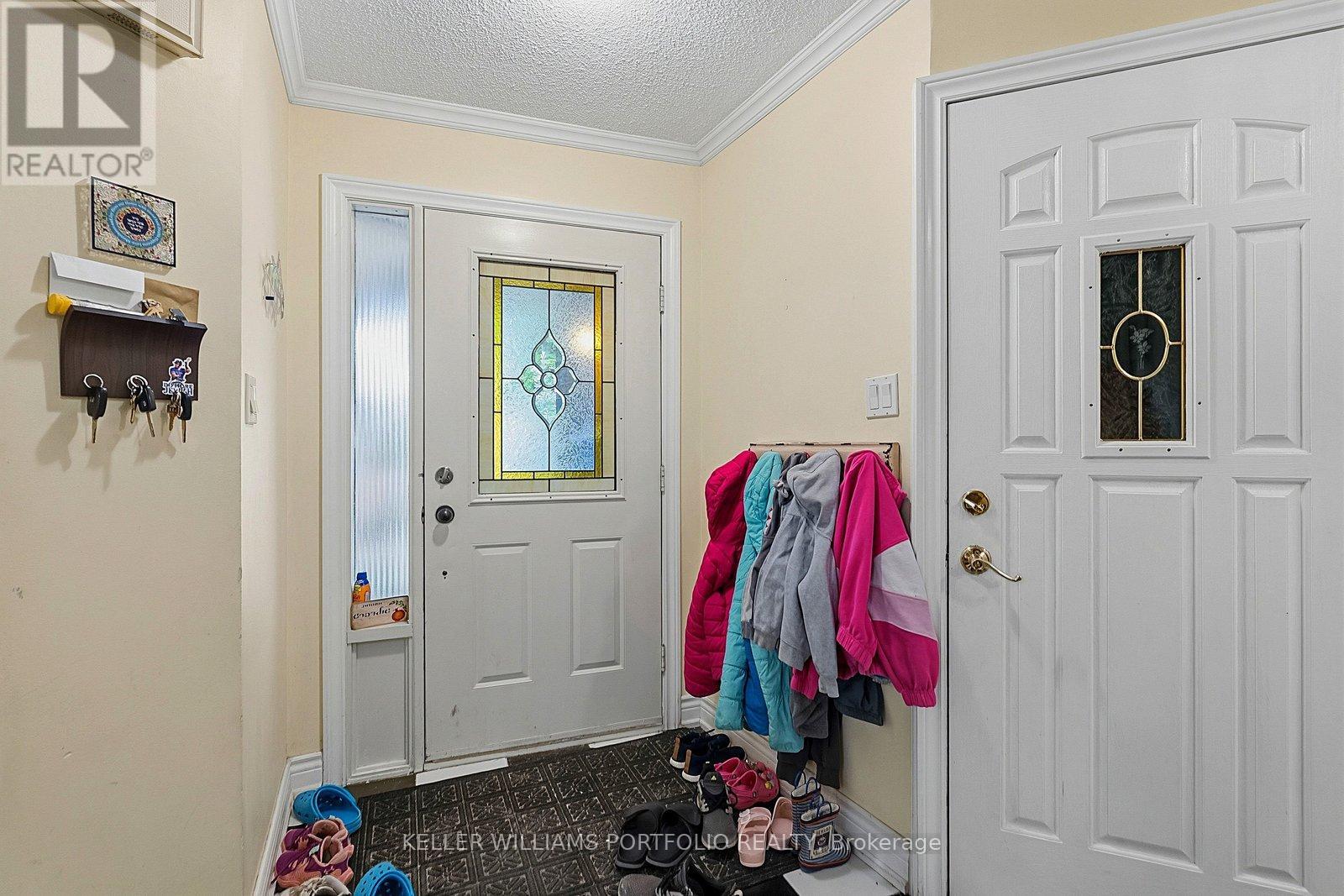 73 Jessica Gardens, Vaughan, Ontario  L4J 3G1 - Photo 5 - N13427234