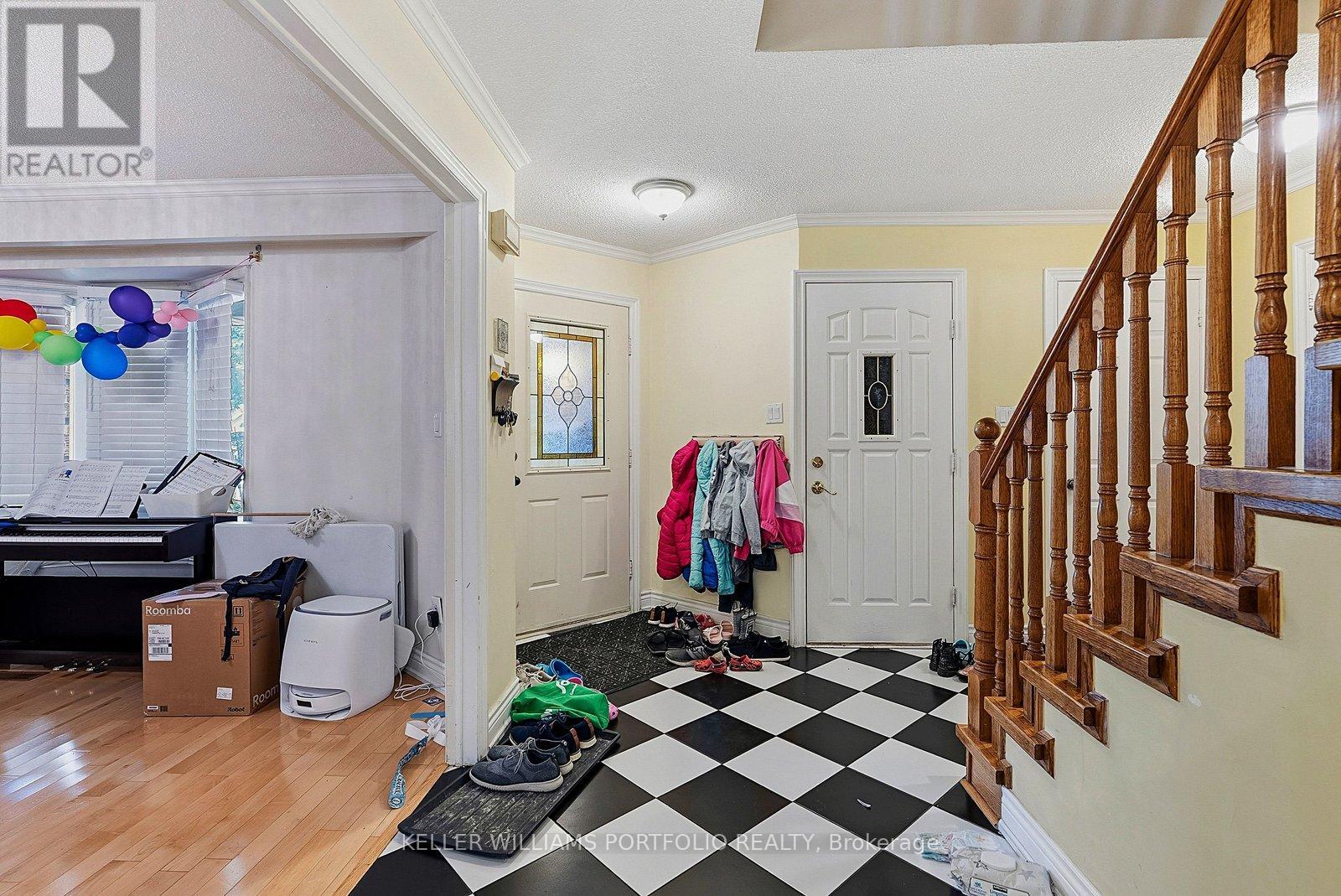 73 Jessica Gardens, Vaughan, Ontario  L4J 3G1 - Photo 6 - N13427234