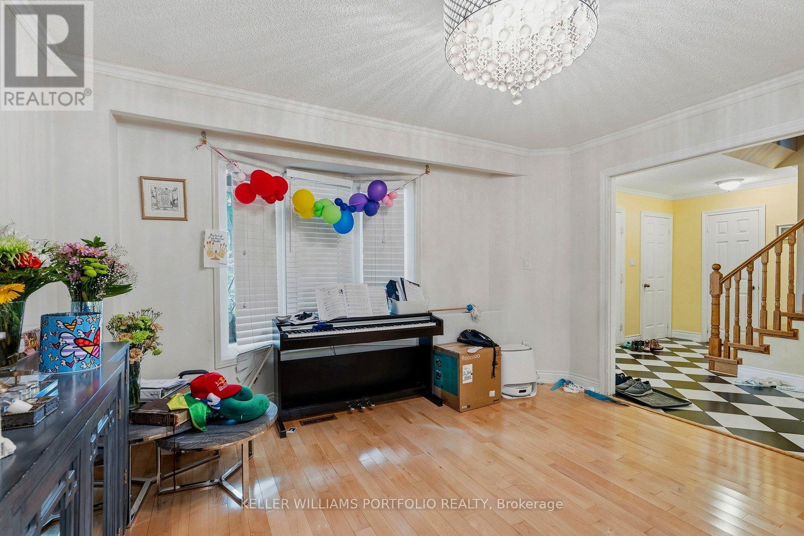 73 Jessica Gardens, Vaughan, Ontario  L4J 3G1 - Photo 7 - N13427234