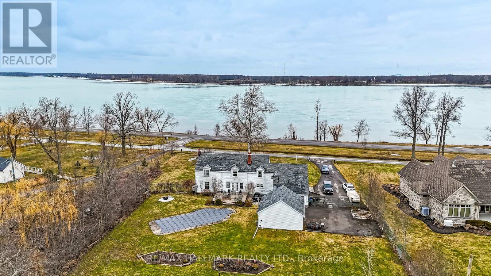 1927 Niagara Parkway, Fort Erie, Ontario L2A 5M4 - Photo 3 - X12902632
