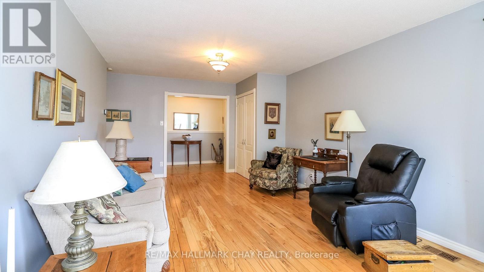 15 Murray Street, Orillia, Ontario  L3V 2L8 - Photo 4 - S13427060