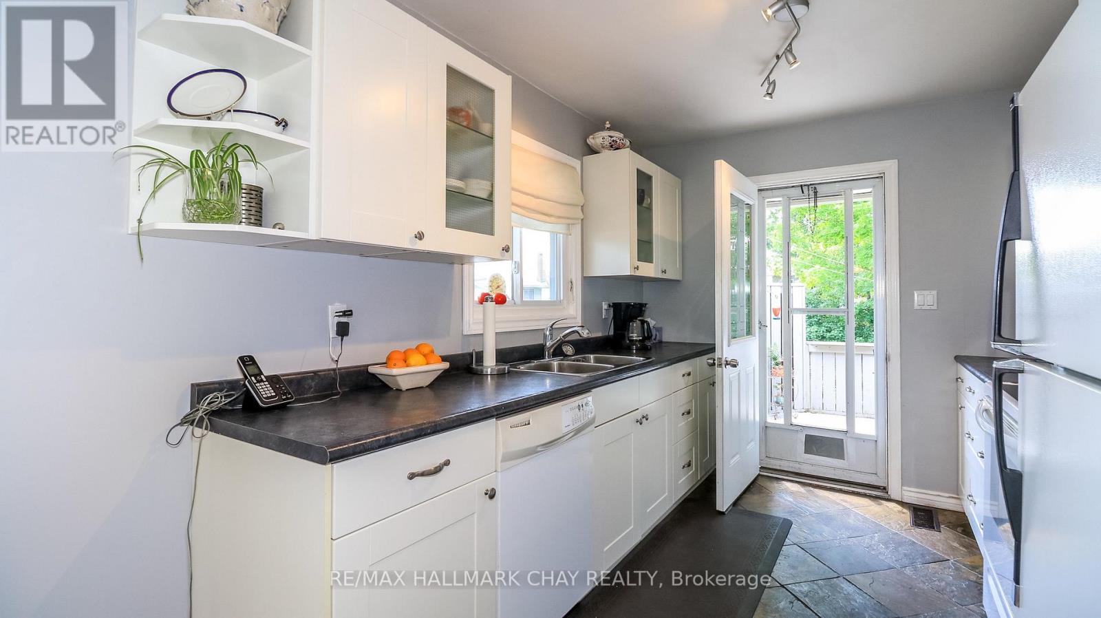 15 Murray Street, Orillia, Ontario  L3V 2L8 - Photo 7 - S13427060
