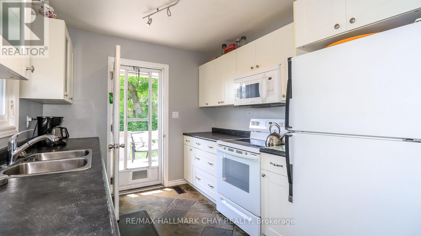 15 Murray Street, Orillia, Ontario  L3V 2L8 - Photo 8 - S13427060