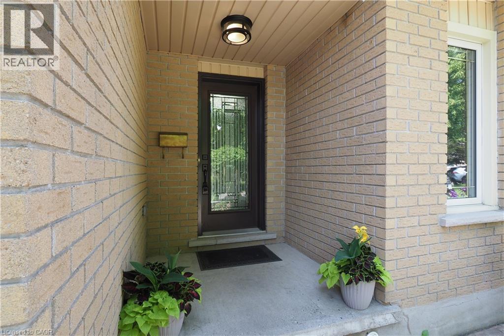 32 Notchwood Court, Kitchener, Ontario  N2A 3L6 - Photo 4 - 40838355