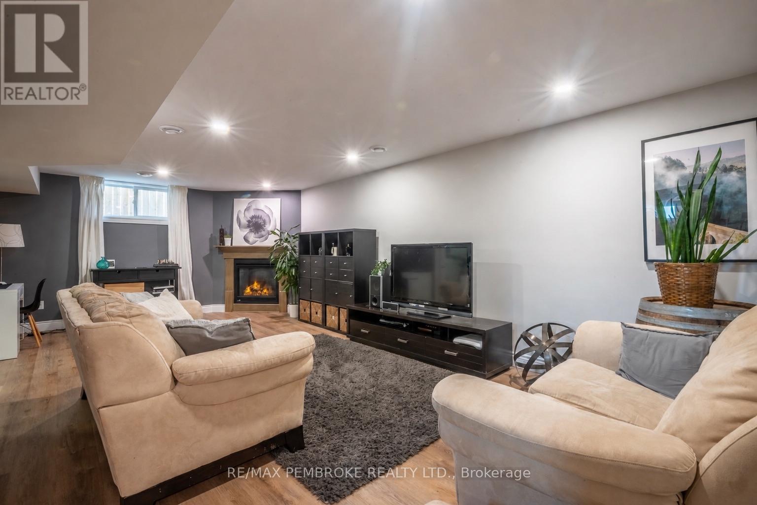 15 Drew Street, Petawawa, Ontario  K8H 0G4 - Photo 34 - X13426152