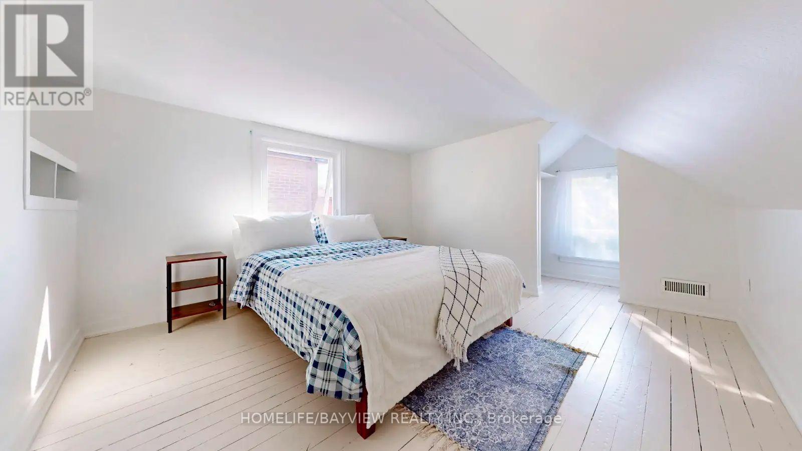 316 Silverthorn (Main And Second Floor) Avenue, Toronto, Ontario  M6N 3K6 - Photo 10 - W13427008