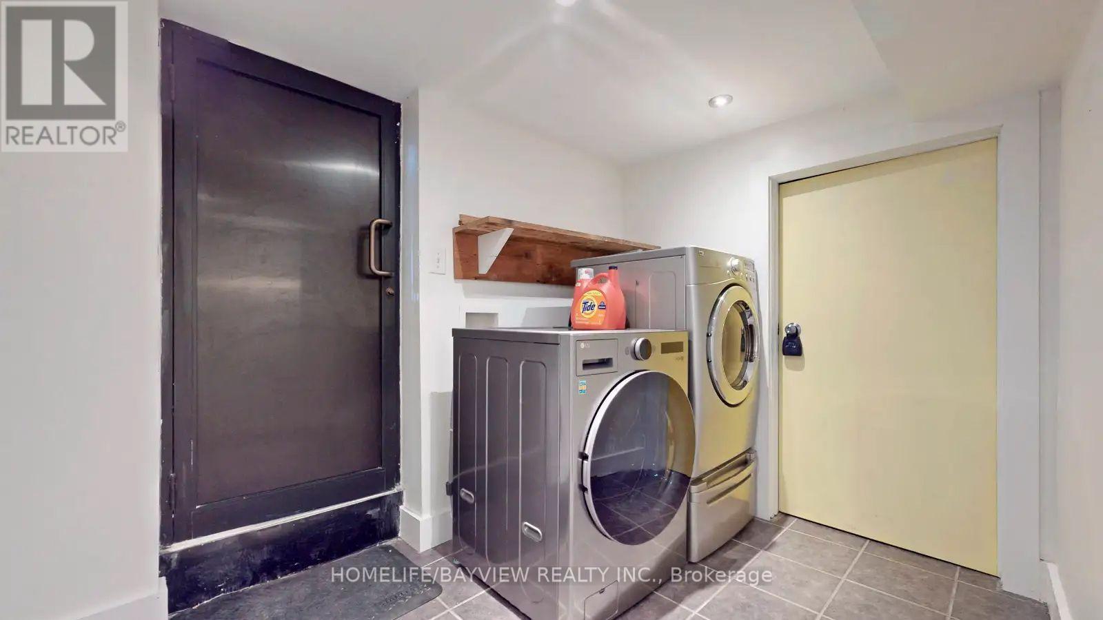 316 Silverthorn (Main And Second Floor) Avenue, Toronto, Ontario  M6N 3K6 - Photo 11 - W13427008