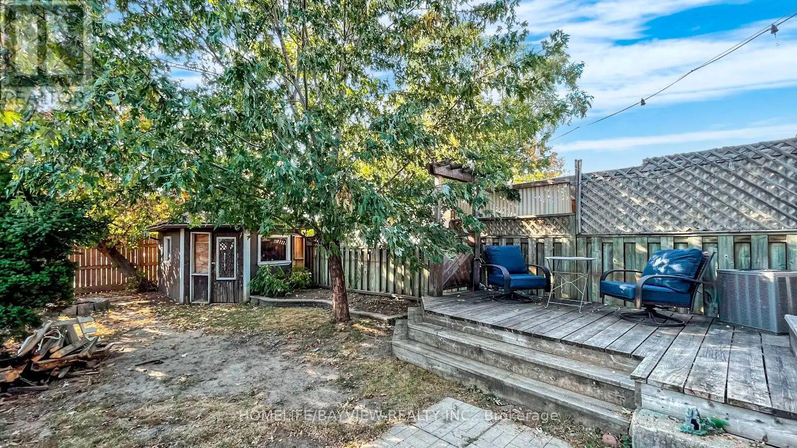 316 Silverthorn (Main And Second Floor) Avenue, Toronto, Ontario  M6N 3K6 - Photo 12 - W13427008