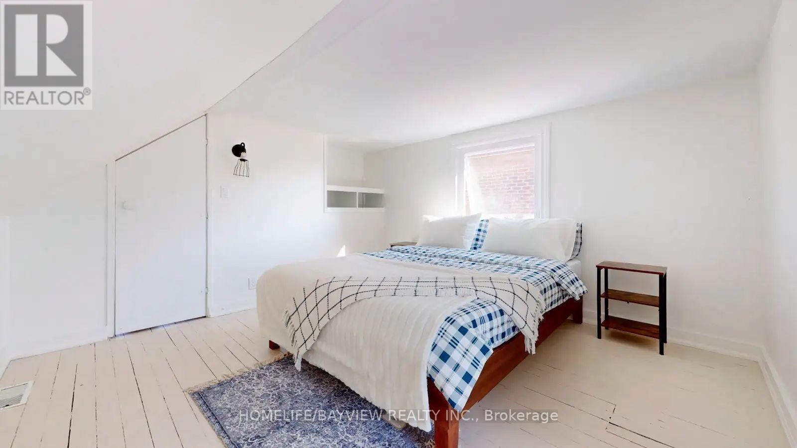 316 Silverthorn (Main And Second Floor) Avenue, Toronto, Ontario  M6N 3K6 - Photo 4 - W13427008