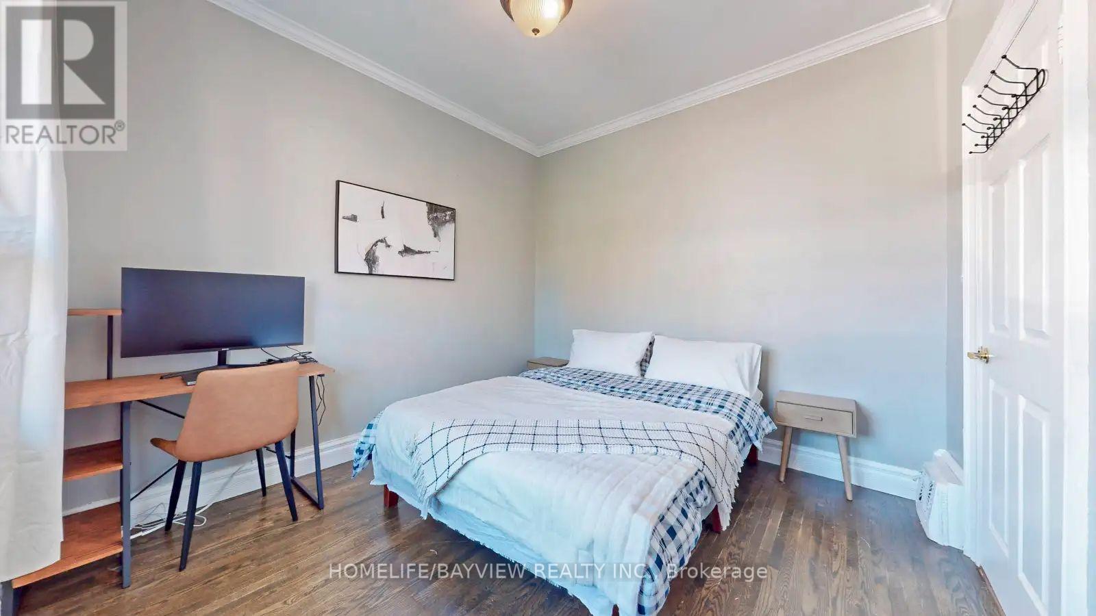 316 Silverthorn (Main And Second Floor) Avenue, Toronto, Ontario  M6N 3K6 - Photo 5 - W13427008