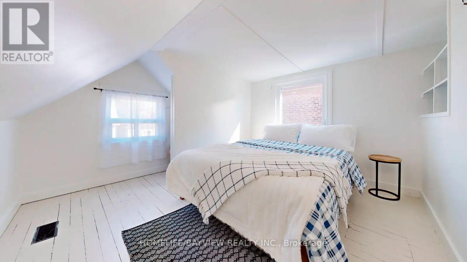 316 Silverthorn (Main And Second Floor) Avenue, Toronto, Ontario  M6N 3K6 - Photo 8 - W13427008