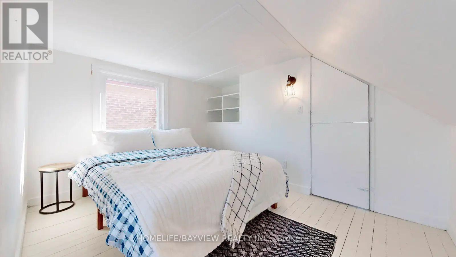 316 Silverthorn (Main And Second Floor) Avenue, Toronto, Ontario  M6N 3K6 - Photo 9 - W13427008