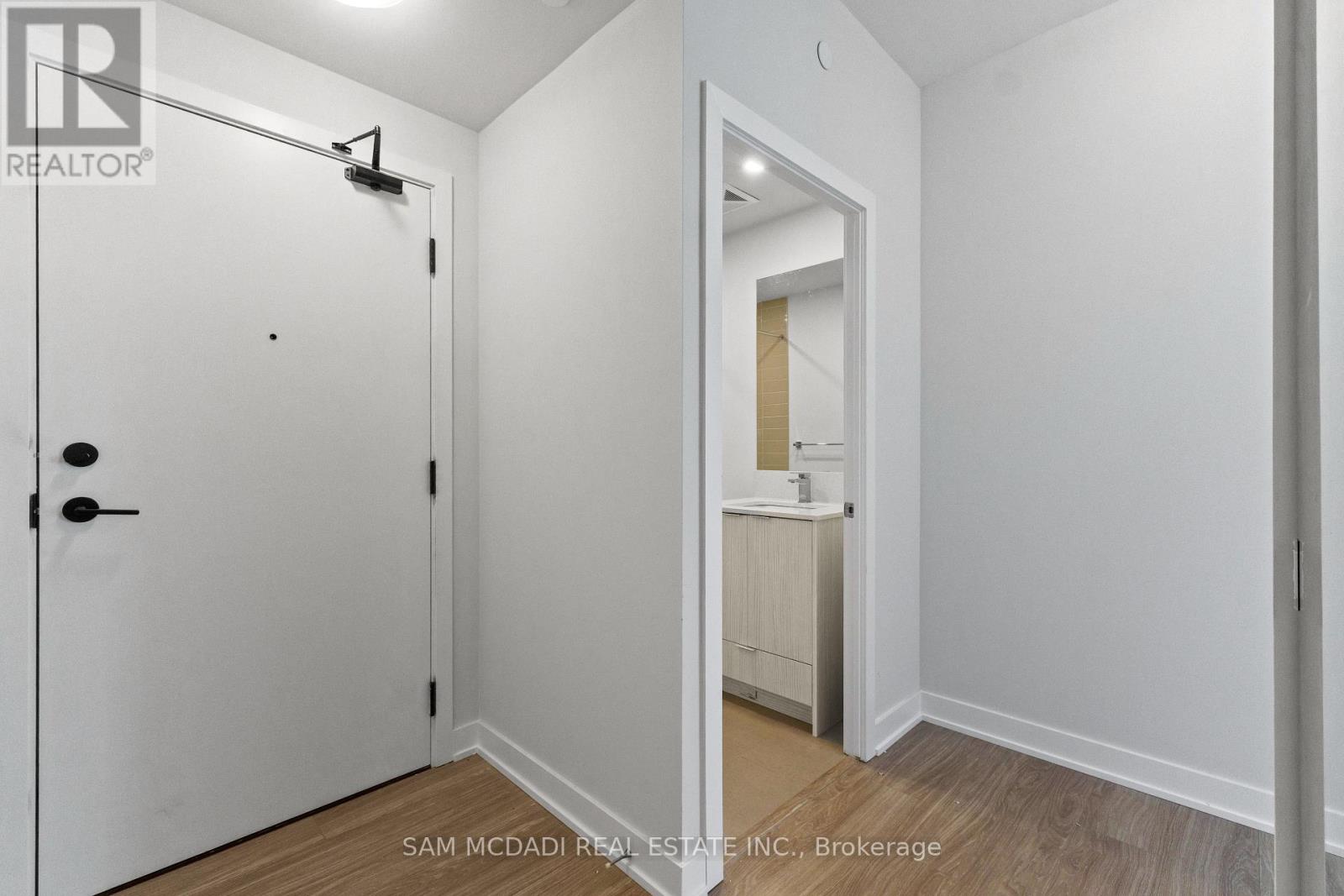 4208 - 430 Square One Drive, Mississauga, Ontario  L5B 0R7 - Photo 2 - W13427044