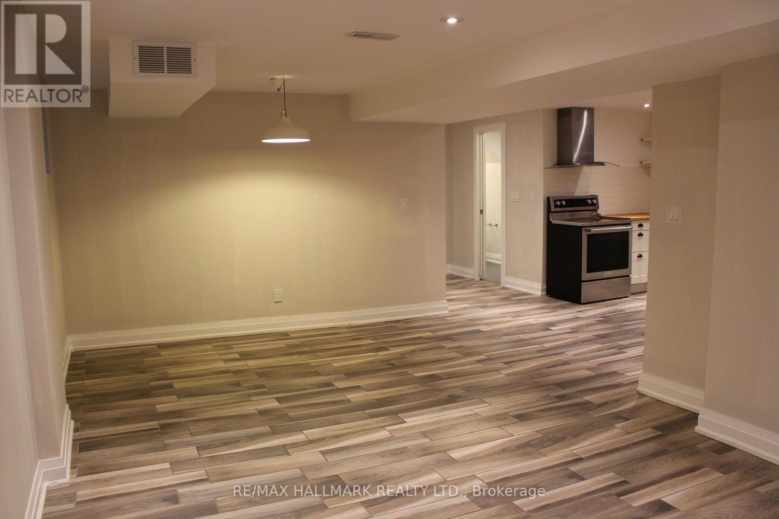 Lower - 41 Treeview Drive, Toronto, Ontario  M8W 4C1 - Photo 12 - W13427120